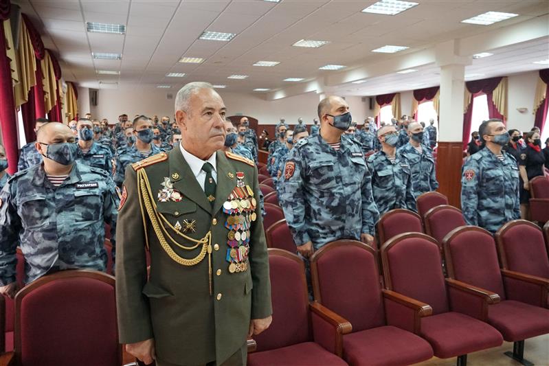 Столичной дивизии по охране общественного порядка вручили Боевое знамя (видео)