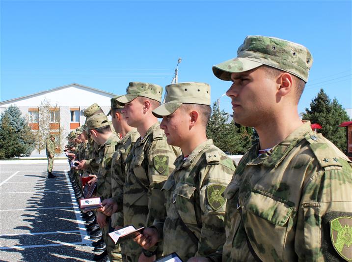 В грозненском соединении Росгвардии завершился сбор офицеров-выпускников военных вузов 