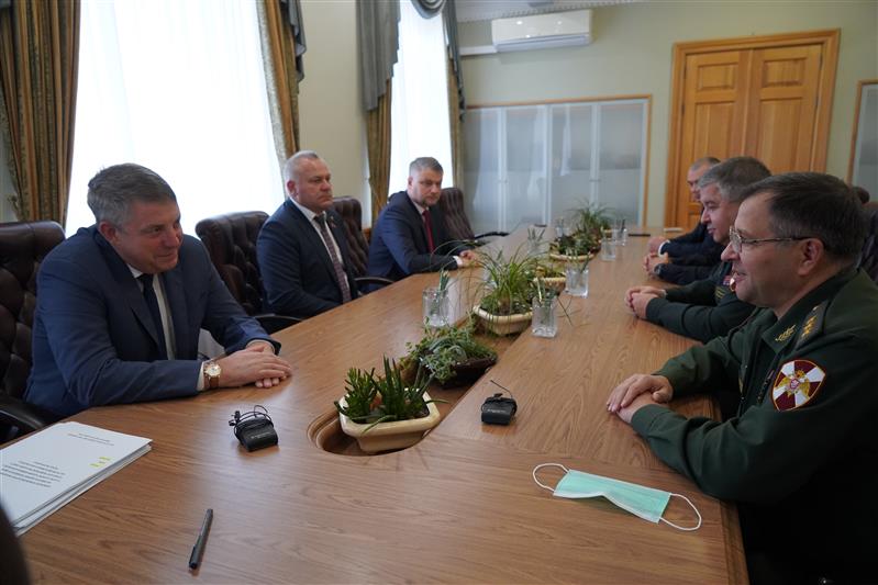 Командующий Центральным округом Росгвардии проверил деятельность тероргана ведомства в Брянской области