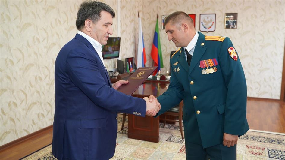 Росгвардеец из Дагестана награжден орденом за спасение людей 