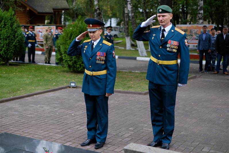 Отряду спецназа «Пересвет» Росгвардии в день его 15-летия вручили Боевое знамя