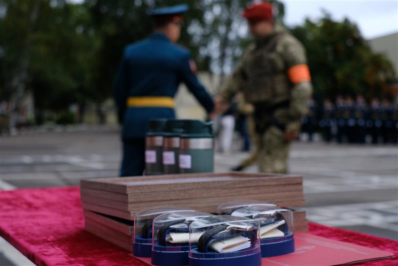 Отряду спецназа «Пересвет» Росгвардии в день его 15-летия вручили Боевое знамя