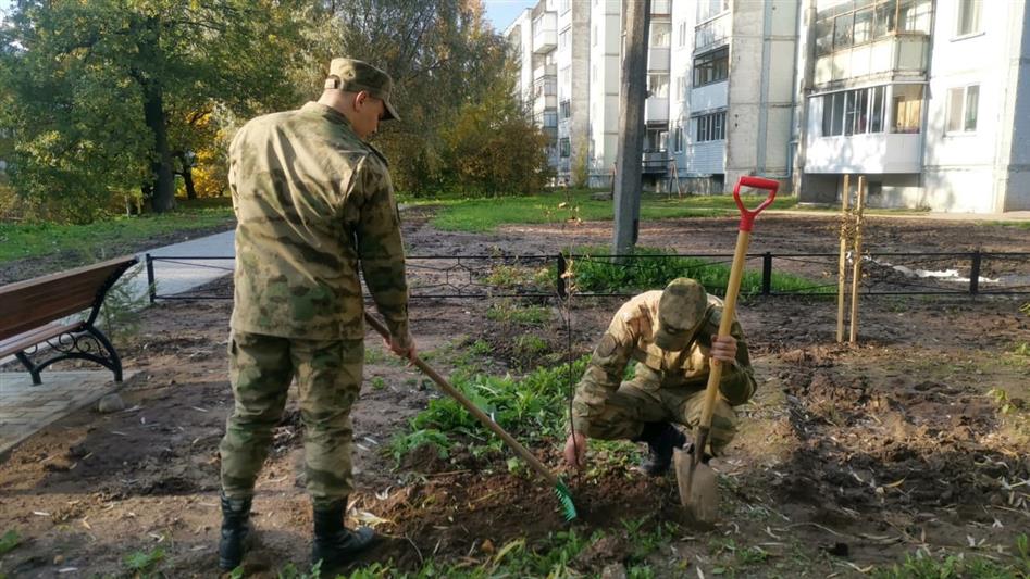 Росгвардейцы поддержали акцию «Зеленая Россия» в Великом Новгороде