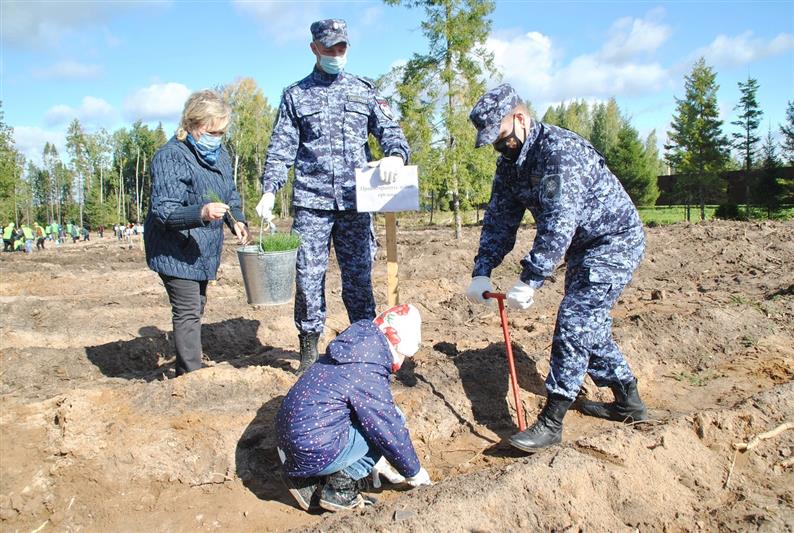 Кировские росгвардейцы поддержали всероссийскую экологическую акцию "Сохраним лес"