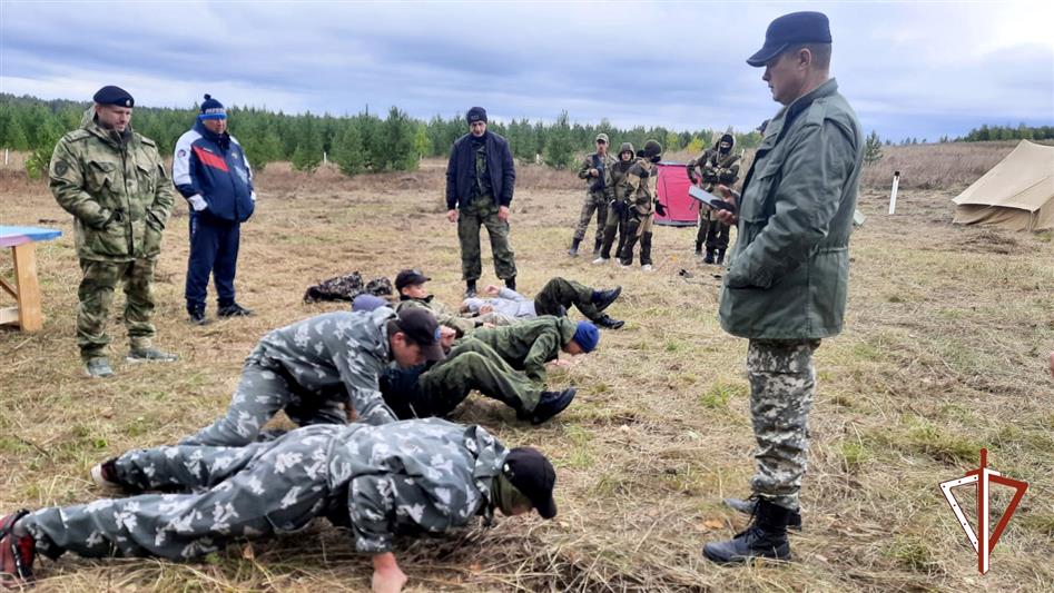 Около ста подростков поучаствовали в военизированной эстафете Росгвардии к 800-летию Александра Невского 