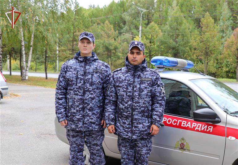 Сотрудники Росгвардии пришли на помощь владельцу загоревшегося автомобиля в Йошкар-Оле (видео)