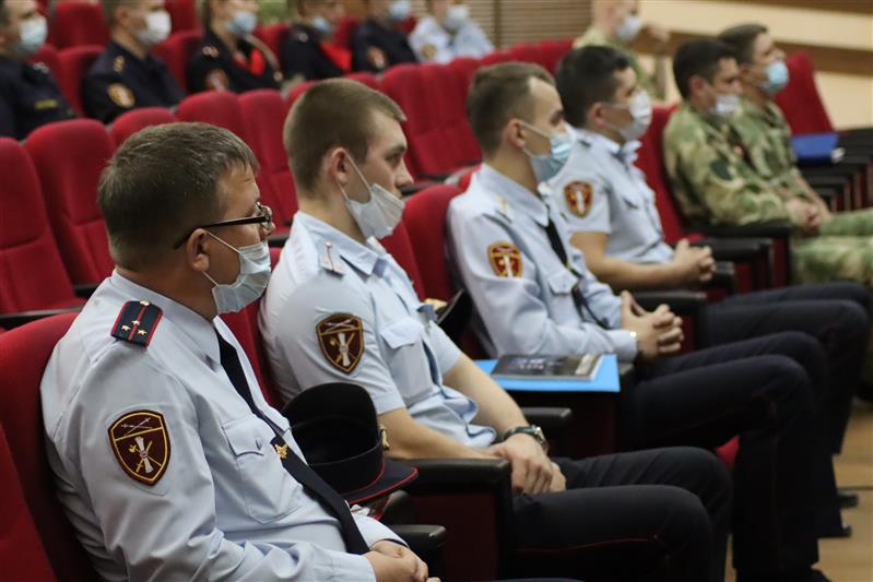 Хабаровские росгвардейцы встретились с главным федеральным инспектором региона
