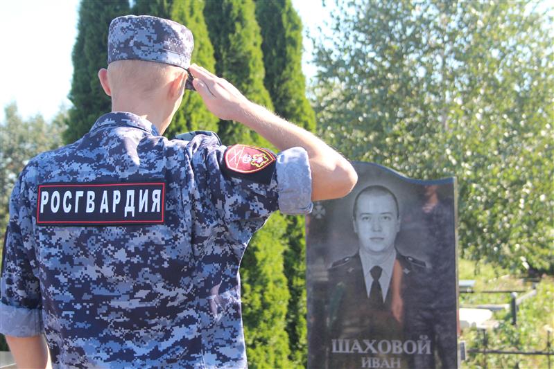 Донские росгвардейцы почтили память сослуживца, погибшего при исполнении служебного долга