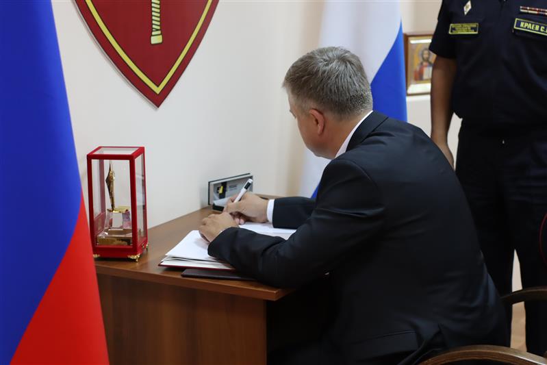 Хабаровские росгвардейцы встретились с главным федеральным инспектором региона