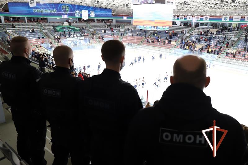 Росгвардия обеспечивает правопорядок и безопасность на матчах Высшей хоккейной лиги в Югре