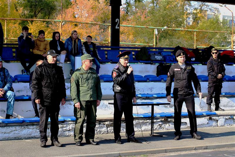 Ветераны челябинского СОБР провели военизированную эстафету для школьников (видео)