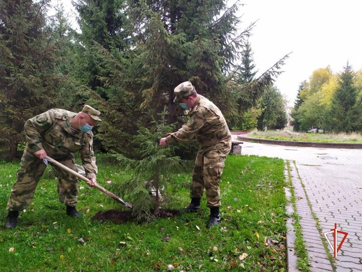 Росгвардия поддержала национальные экологические проекты на Урале