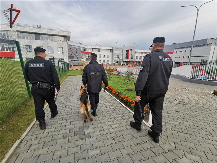 Росгвардия обеспечила безопасность образовательных учреждений Сибири в День знаний