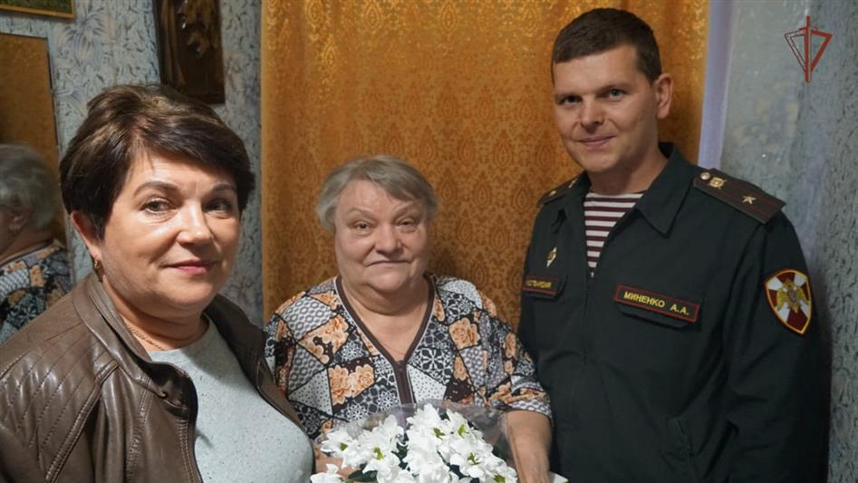 В Брянске росгвардейцы поздравили с 70-летием ветерана войск правопорядка 