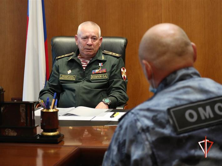 Командующий Уральским округом Росгвардии провел личный прием граждан в приемной главы государства в УрФО