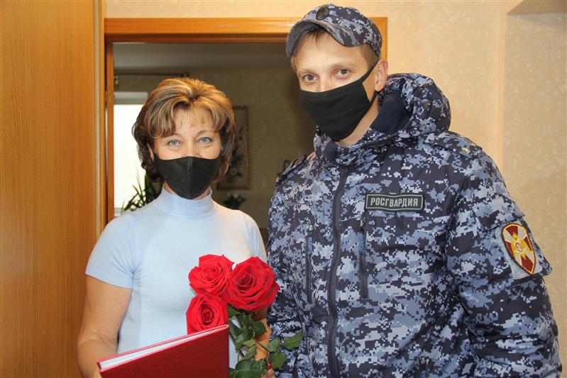 С 60-летним юбилеем поздравили ветерана службы росгвардейцы в Карелии