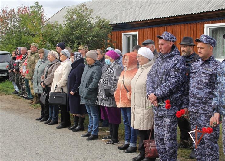 Росгвардейцы приняли участие в захоронении останков красноармейца в Тюменской области