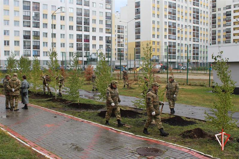 Уральский округ Росгвардии присоединился к всероссийскому субботнику (видео)