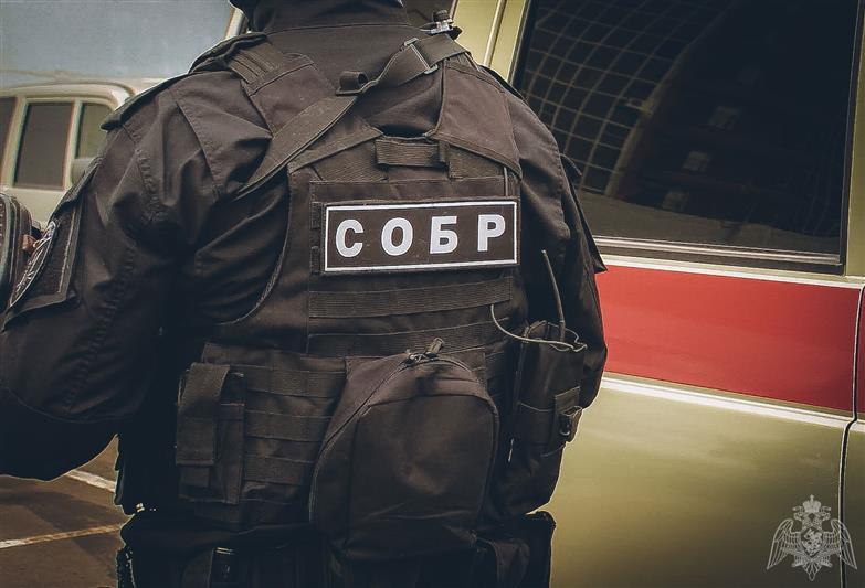 В Саратове при поддержке сотрудников Росгвардии была пресечена противоправная деятельность сотрудников двух муниципальных учреждений