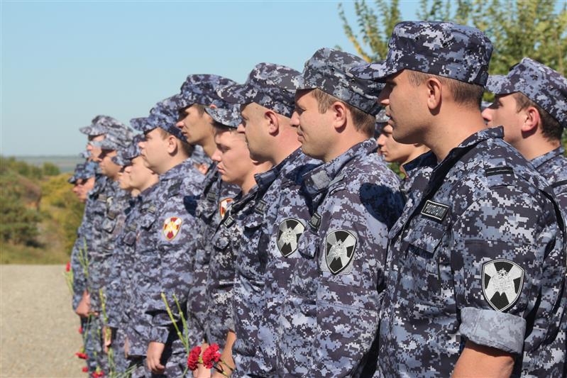 Память погибших коллег почтили росгвардейцы в Ростовской области