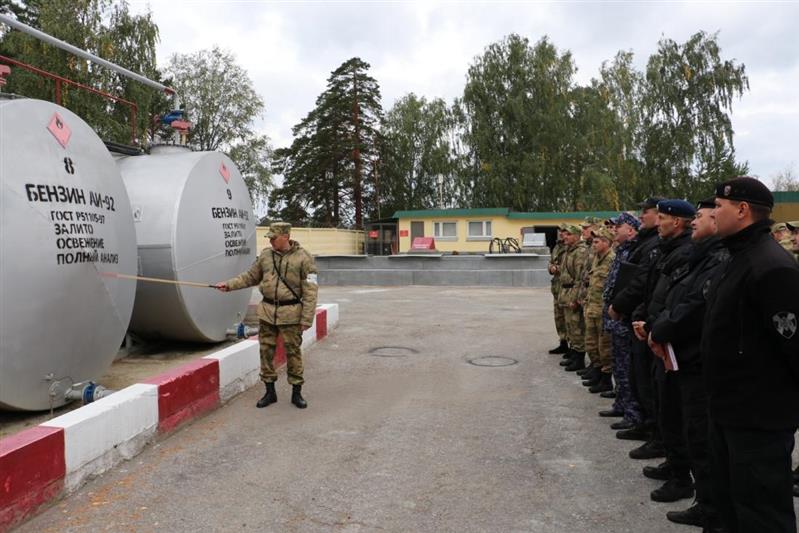 В Уральском округе Росгвардии начался перевод вооружения и техники на зимний период эксплуатации