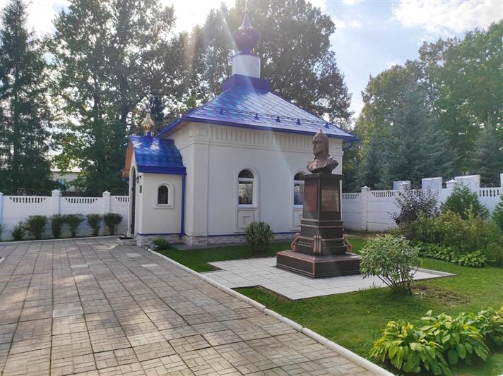 В Центральном округе Росгвардии установлен бюст к 800-летию князя Александра Невского 