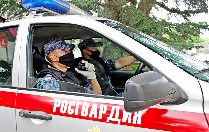 Росгвардейцы задержали нетрезвого водителя, попытавшегося скрыться с места ДТП в Симферополе