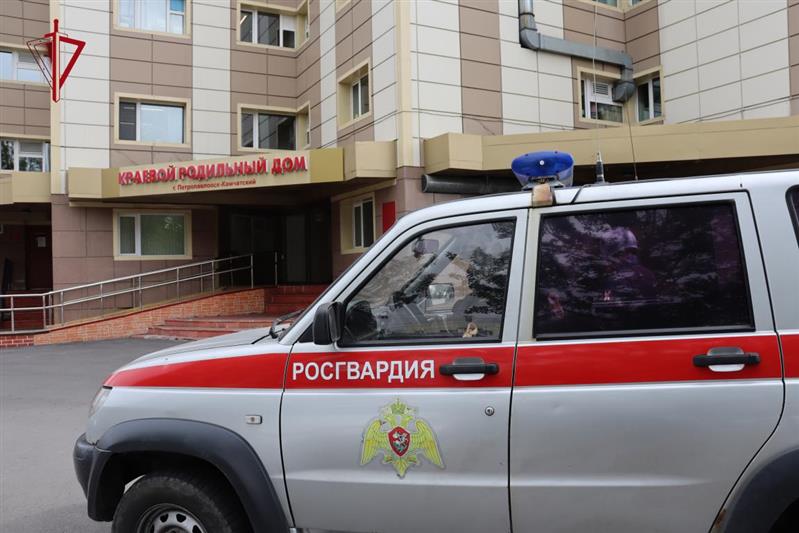Росгвардейцы задержали незаконно проникшего в роддом злоумышленника на Камчатке