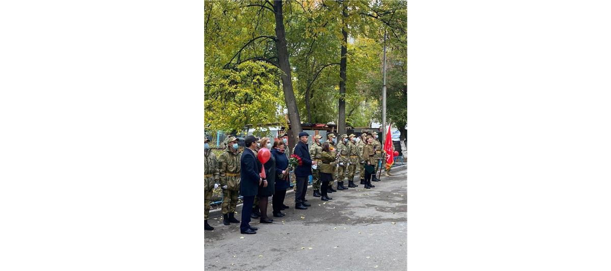 Торжественным маршем для 100-летнего ветерана войны прошли росгвардейцы в Уфе