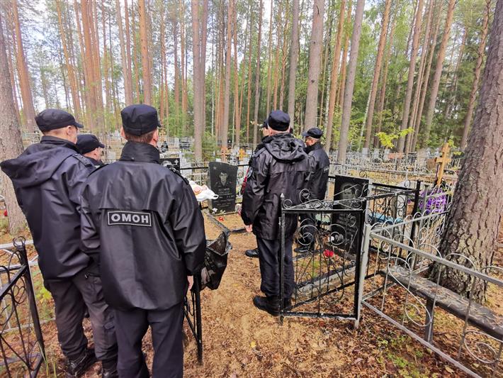 Сыктывкарские росгвардейцы почтили память погибшего сослуживца