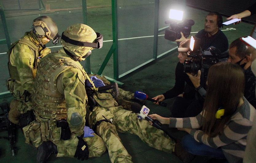 Представителей СМИ ознакомили с азами тактической медицины спецназа Росгвардии (фото, видео)