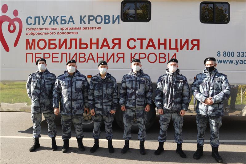 Более ста литров крови сдали столичные росгвардейцы в рамках донорской акции «От сердца к сердцу» 
