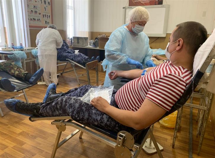 Ярославские росгвардейцы сдали более 20 литров донорской крови