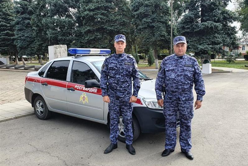 Росгвардейцы на Кубани помогли потерявшемуся ребёнку