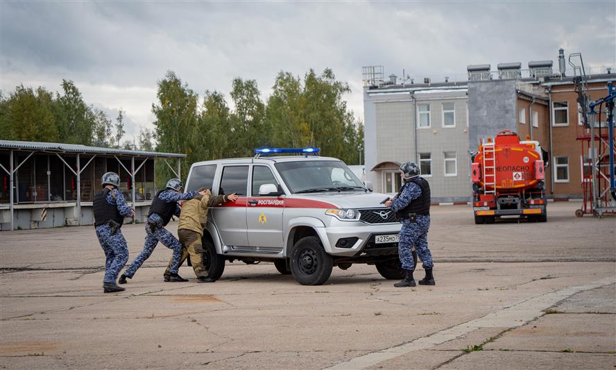 Сотрудники Росгвардии приняли участие в совместном учении в столичном аэропорту Домодедово