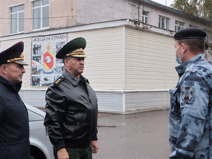 Командующий Центральным округом Росгвардии проинспектировал подразделения ведомства в Тверской области