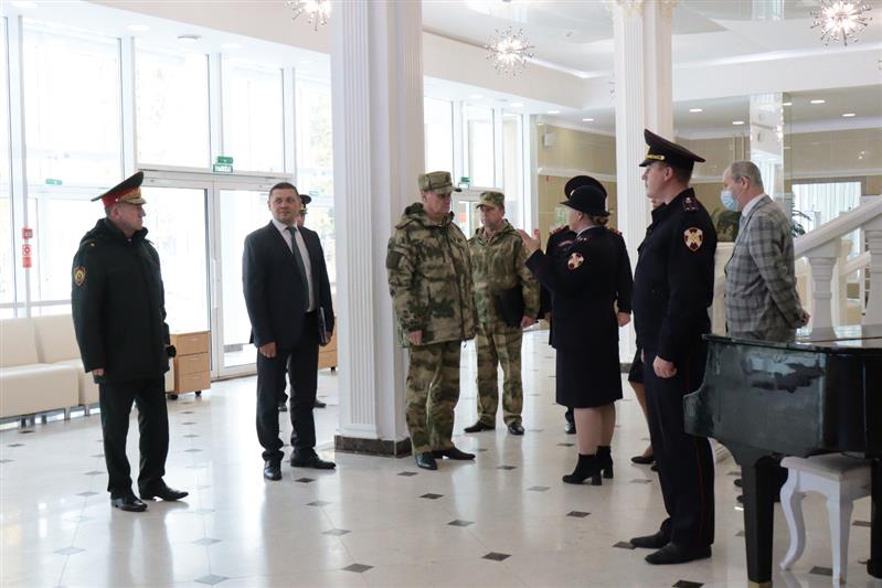 Заместитель директора Росгвардии генерал-полковник Алексей Беззубиков совершил рабочую поездку в Пермский край