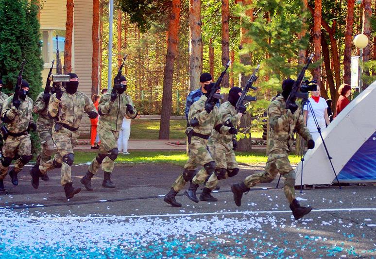 Оренбургский спецназ Росгвардии продемонстрировал боевое мастерство участникам «Зарницы Поволжья» 