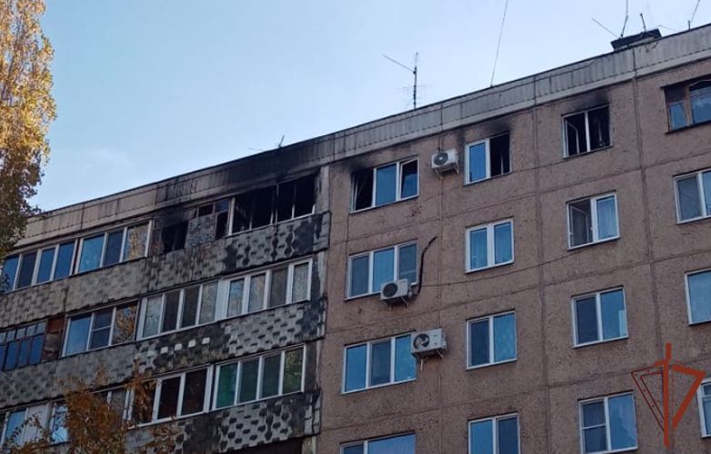 Росгвардейцы оказали содействие спасателям МЧС во время пожара жилого дома в Энгельсе