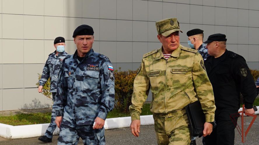Командующий Приволжским округом Росгвардии проверил подчиненные подразделения в Кировской области 
