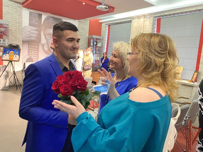 Выставка картин офицера Росгвардии открылась в Томске (фото, видео)