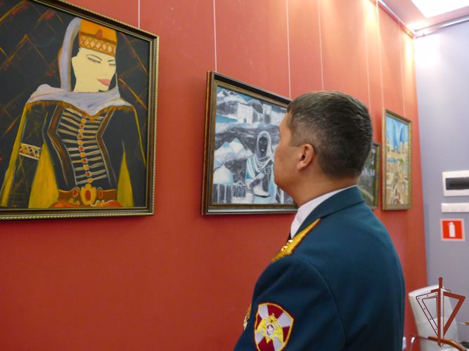 Выставка картин офицера Росгвардии открылась в Томске (фото, видео)
