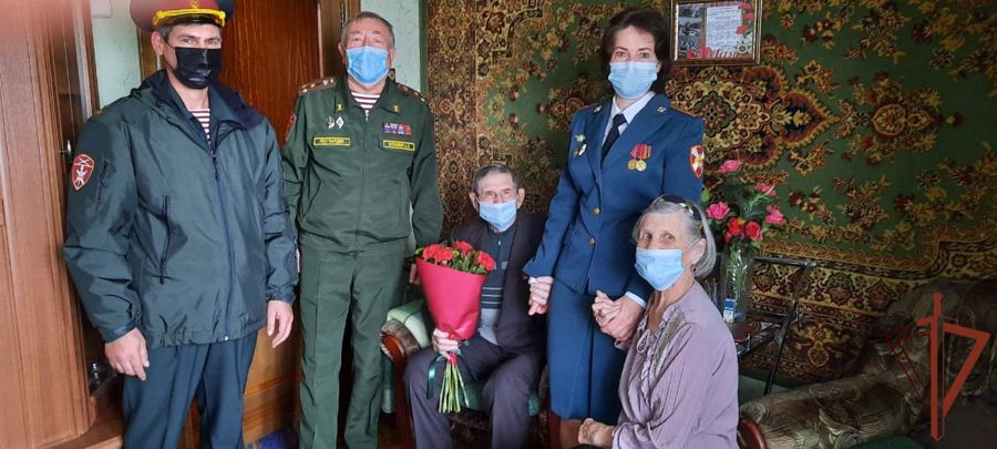 Росгвардейцы поздравили ветерана Великой Отечественной войны с 95-летием 
