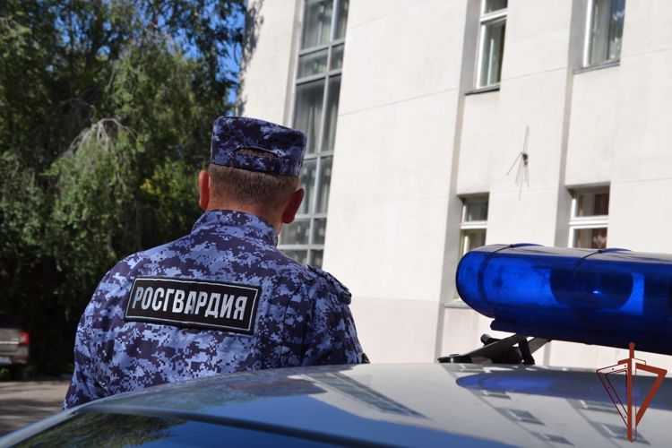 Росгвардейцы задержали мужчину, устроившего дебош в омской больнице