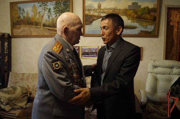 В Йошкар-Оле росгвардейцы поздравили с 96-летием ветерана войны
