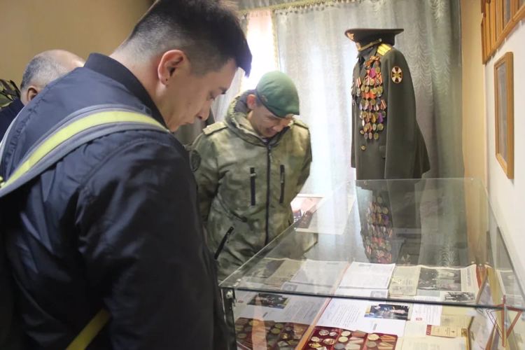 Военнослужащие Росгвардии поздравили омских ветеранов с Днем пожилых людей