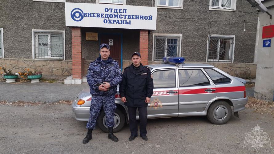 Росгвардейцы спасли из огня жительницу Свердловской области