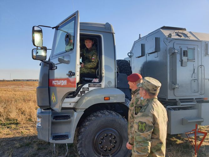 Росгвардейцы поделились опытом с допризывной молодежью Астраханской области