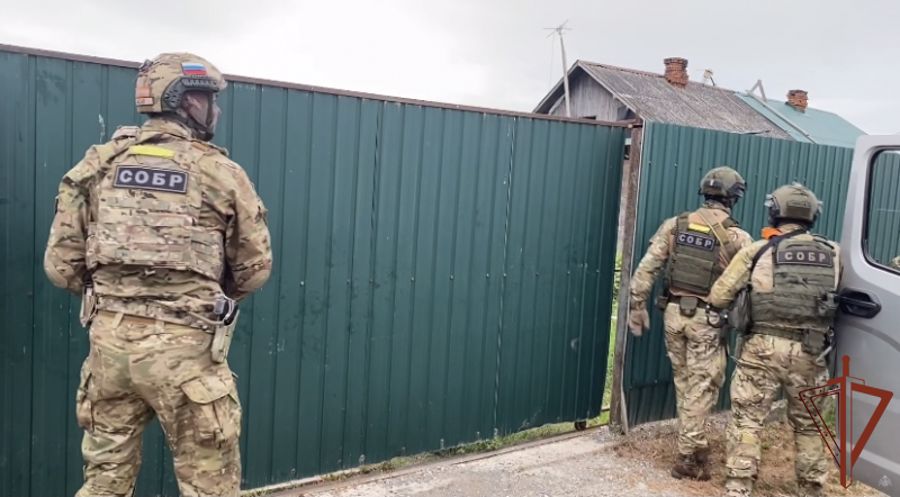 При участии СОБР Росгвардии задержаны подозреваемые в совершении серии краж  