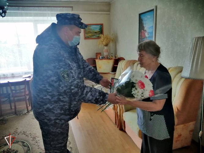 Сотрудники Росгвардии почтили память Героя России Николая Ситникова на его малой родине